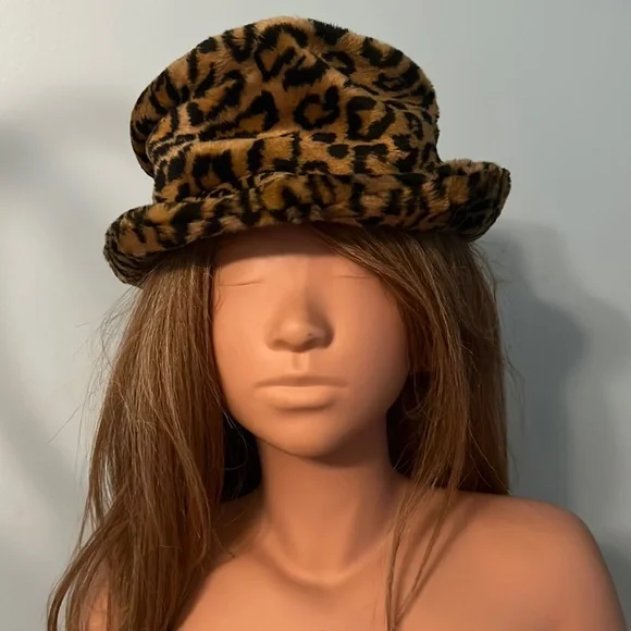 Authentic Betmar New York vintage leopard print fur tam gorgeous leather trim VINTAGE 1960 main image 2